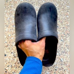 Women Dansko Professional Oiled leather clog, size 37 or 6.5.